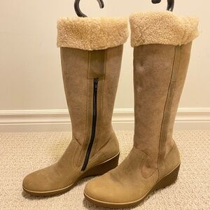 Fur lined winter boots